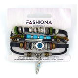 Brede herenarmband. Boho en hippie stijl met evil eye en veer. Geïnspireerd op de jaren '60 en '70. Gemaakt van kralen, metaal, touw en leer.