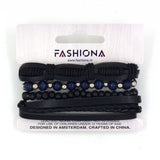 Heren brede armband in donkere natuurkleuren. Gemaakt van kralen, metaal, touw en leer.