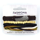 Herenarmband. Boho en hippie stijl met mythologische veer. Geïnspireerd op de jaren '60 en '70. Gemaakt van kralen, metaal, touw en leer.