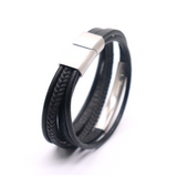 Heren armband van zwart leer. Clean design en magnetisch roestvrij stalen schuifsysteem sluiting. Fashion, mode