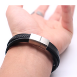 Lederen heren armband clean design met zwart leer, roestvrij staal en magnetisch roestvrij stalen schuifsysteem sluiting. Fashion, mode, armbanden, heren