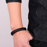 Gevlochten zwarte leren armband voor heren. Roestvrij stalen zwartkleurige sluiting. Mode fashion mannen 4