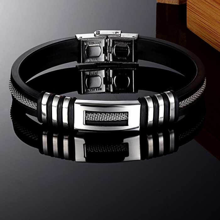 Heren armband clean design met zwart rubber, roestvrij staal en zilverkleurig accent. Fashion, mode