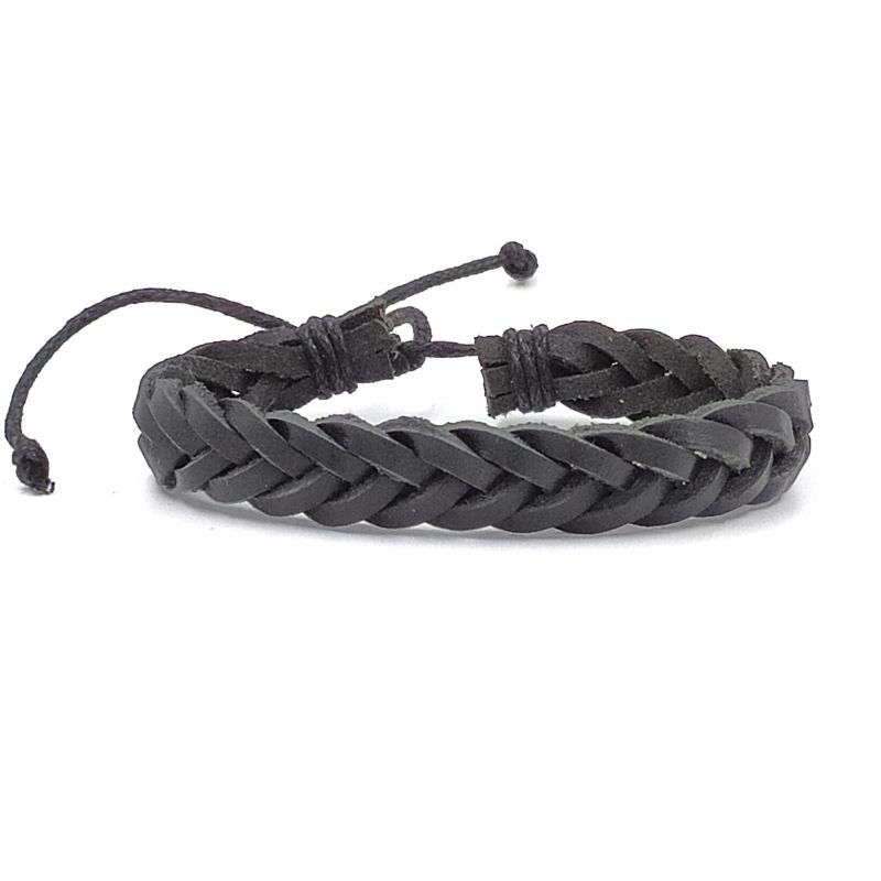 Handgevlochten armband. Gemaakt van leer en touw.  Makkelijk om te doen middels een touwsluiting. In zwart gevlochten leer.